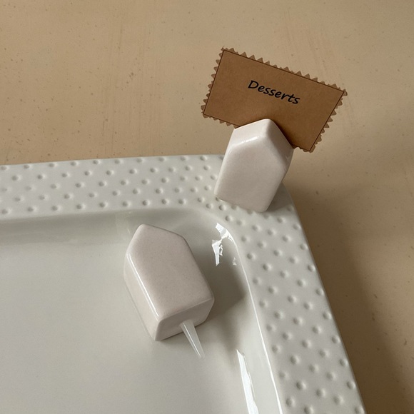3 Ceramic House-Shaped Ivory Place Card Holder Decorations 🏠 - Picture 3 of 5